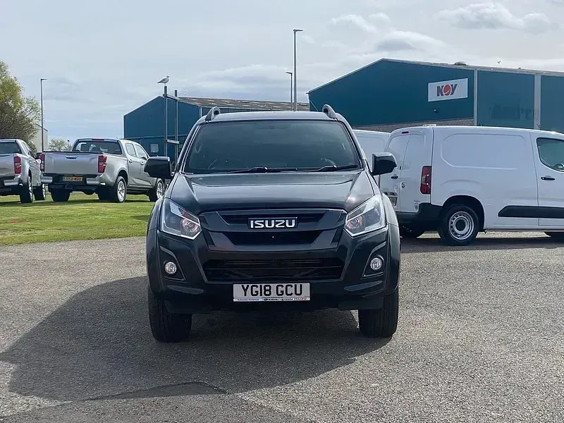 Używany Isuzu D-Max 2018 Czarny Pickup