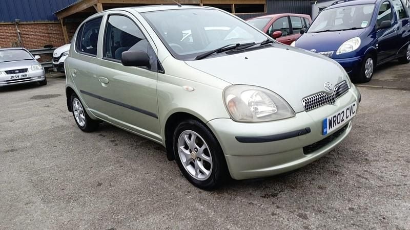Used Toyota Yaris 86 HP (63 kW) 2002 Green Hatchback