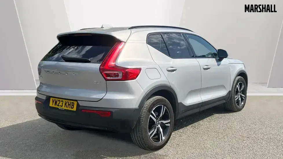 Usado Volvo XC40 Plus 163 CV (119 kW) 2023 Plateado SUV