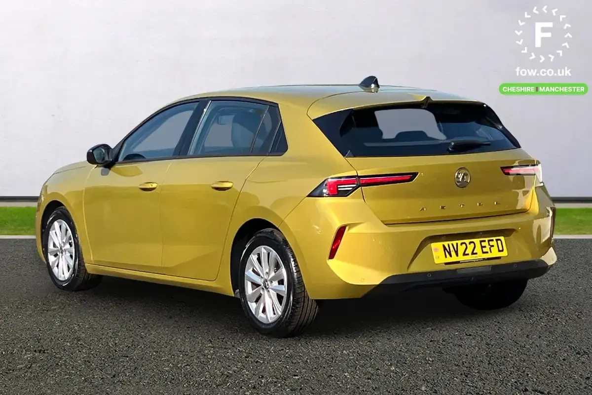 Used Vauxhall Astra Design Edition 110 HP (80 kW) 2022 Yellow Hatchback