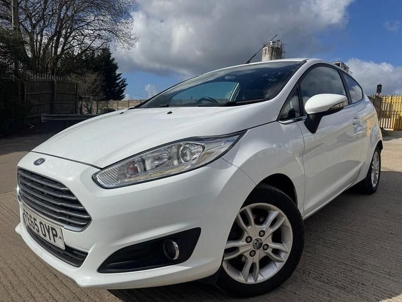 Used Ford Fiesta Zetec 82 HP (60 kW) 2015 White Hatchback