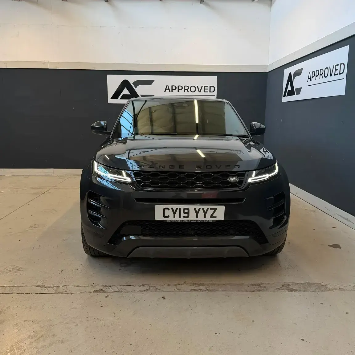 Used Land Rover Range Rover evoque HSE Dynamic 249 HP (183 kW) 2019 Grey SUV
