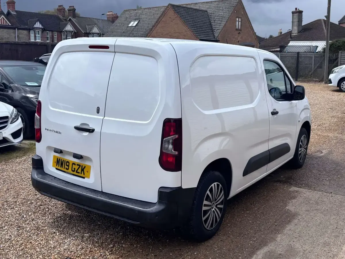 Used Peugeot Partner 2019 White MPV