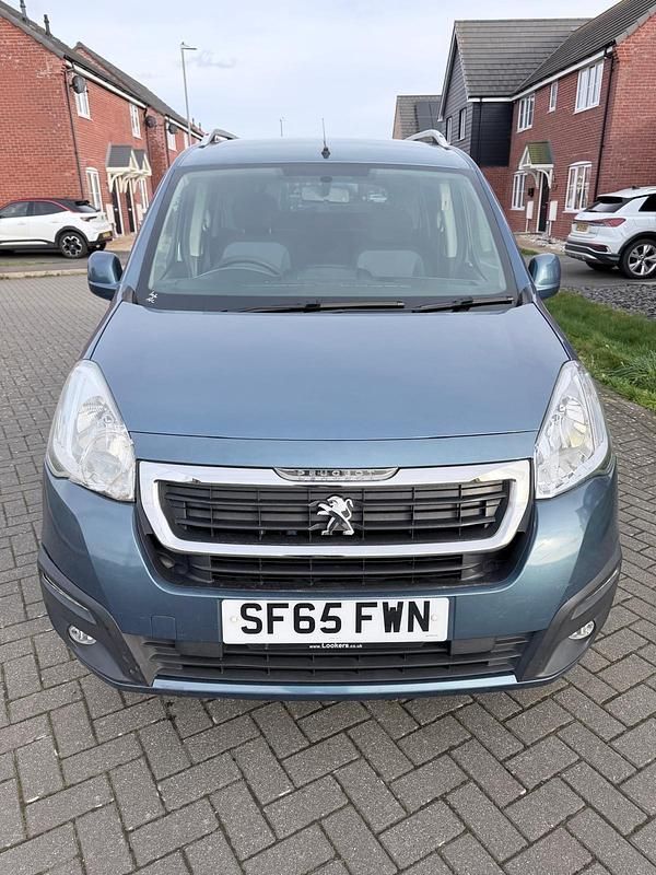 Gebraucht Peugeot Partner Tepee Active 98 PS (72 kW) 2015 Blau Van / Kleinbus