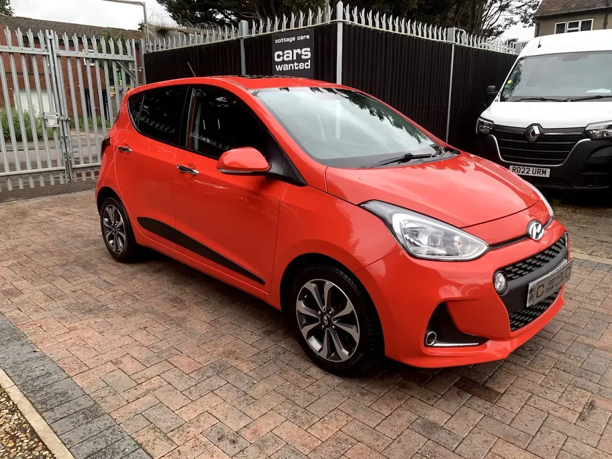 Used Hyundai i10 Premium SE 87 HP (63 kW) 2019 Red Hatchback
