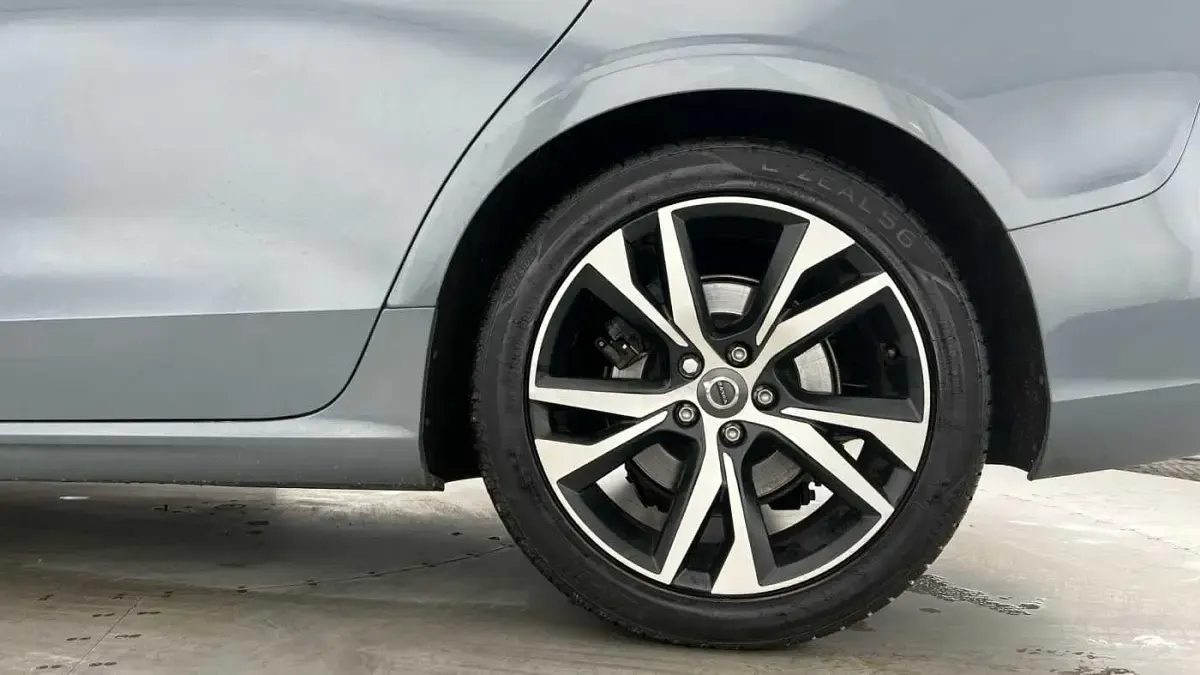 Used Volvo V60 R-Design 161 HP (118 kW) 2022 Estate