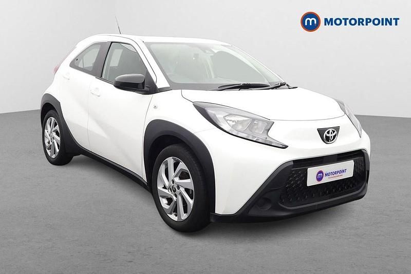 White Used 2023 Toyota Aygo PURE Hatchback | £10,999 (Fair price) - Image 1/4