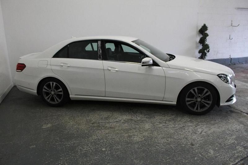 Begagnad Mercedes E220 SE 170 HK (125 kW) 2014 Vit Sedan