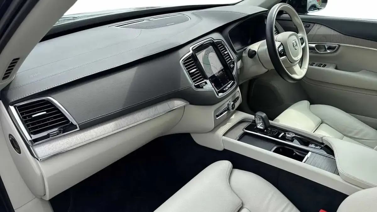 Used Volvo XC90 Plus 247 HP (181 kW) 2025 SUV