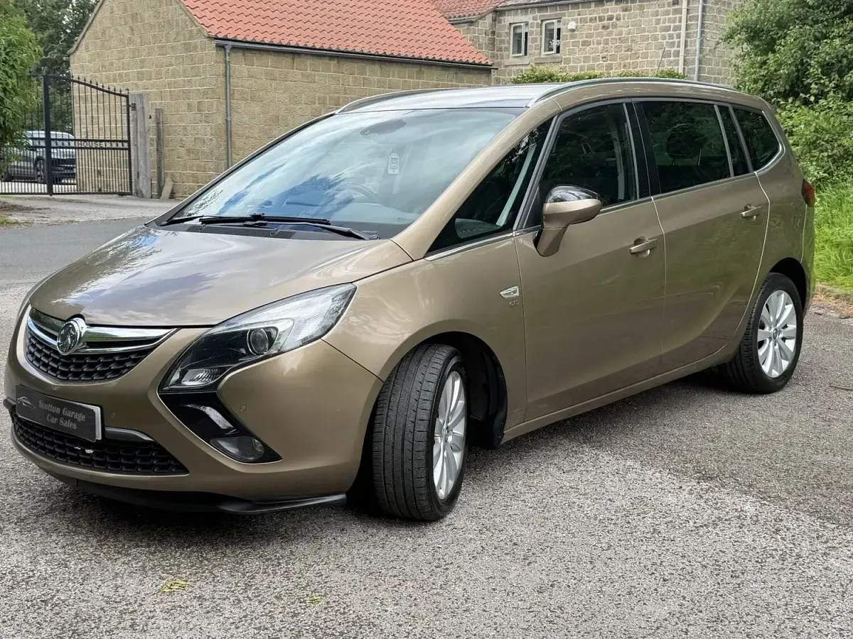 Used Vauxhall Zafira Tourer 130 HP (95 kW) 2014 Brown MPV
