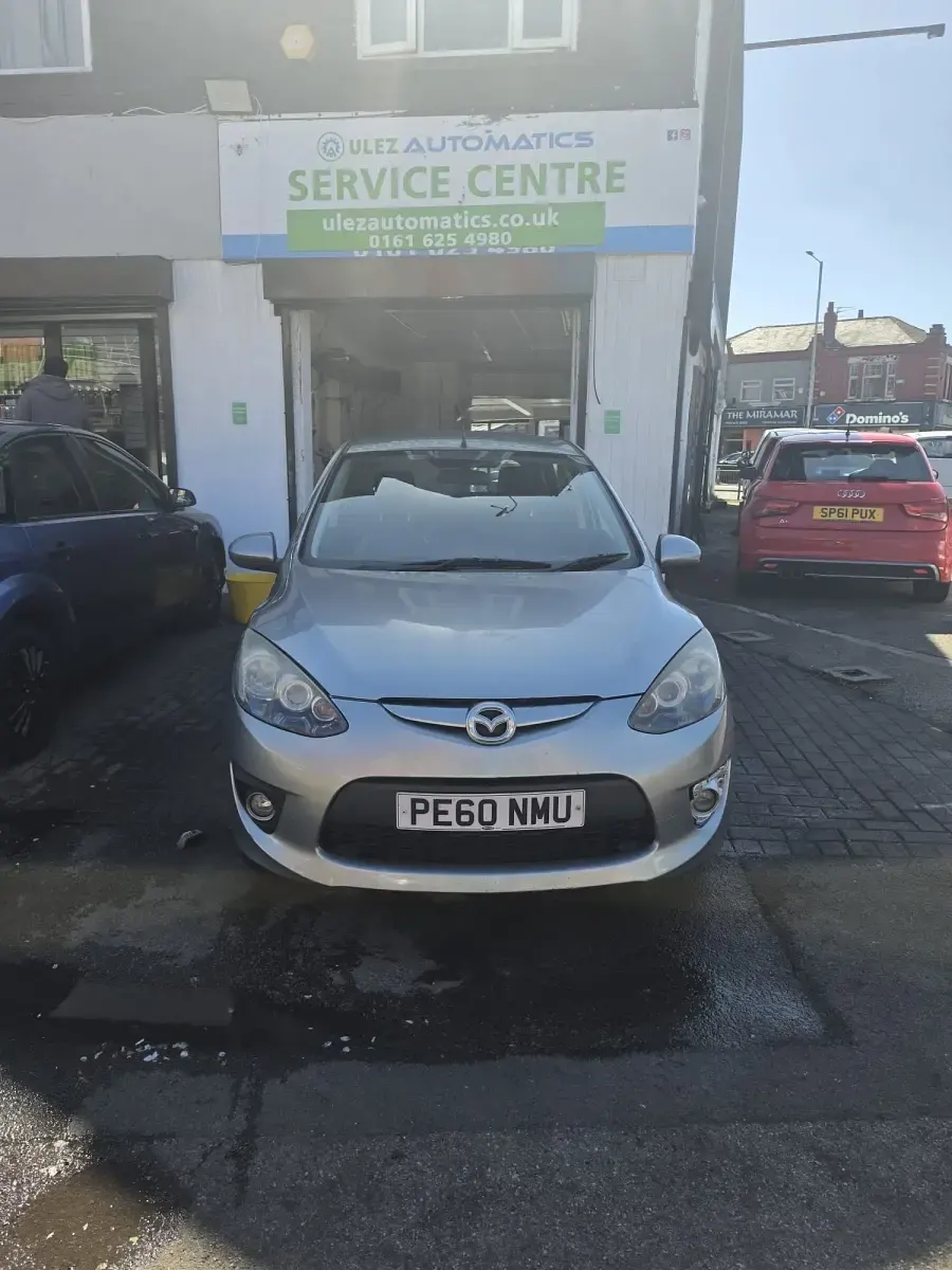 Begagnad Mazda 2 2010 Silver Halvkombi