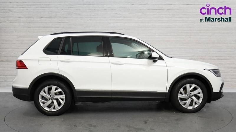 Usado VW Tiguan Life 150 HP (110 kW) 2022 Branco SUV