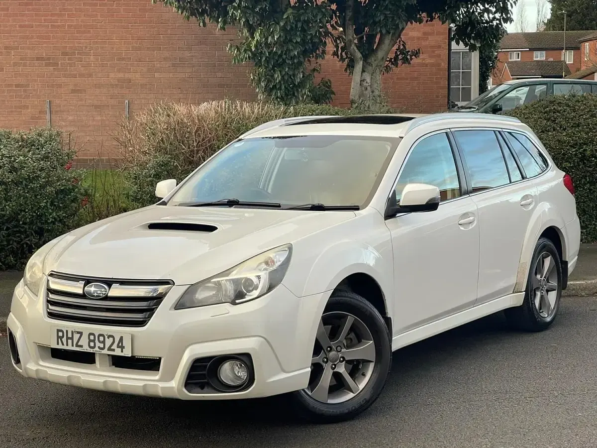 Used Subaru Outback 150 HP (110 kW) 2014 White Estate