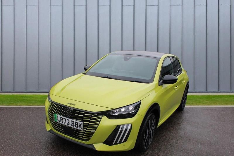 Second-hand Peugeot e-208 GT 113 kW (154 CP) 2024 Galben Hatchback