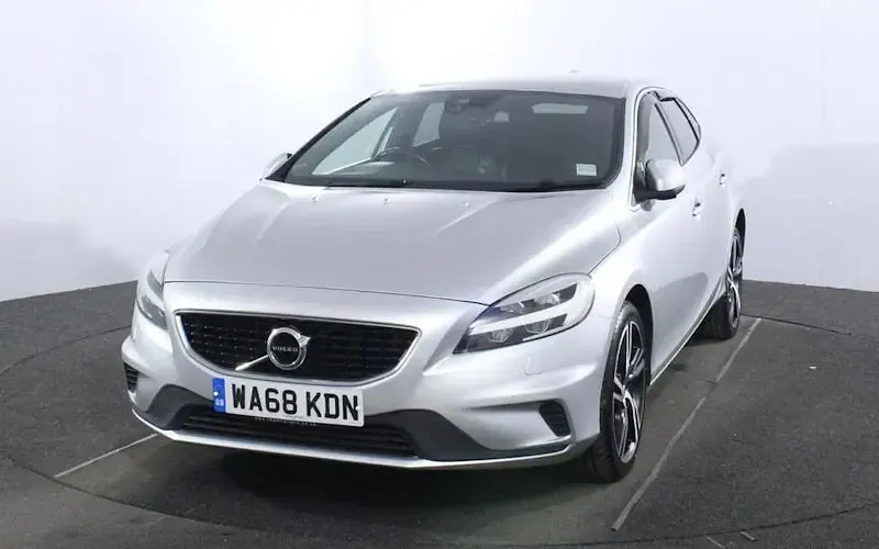 Used Volvo V40 R-Design Pro 152 HP (111 kW) 2018 Silver Hatchback