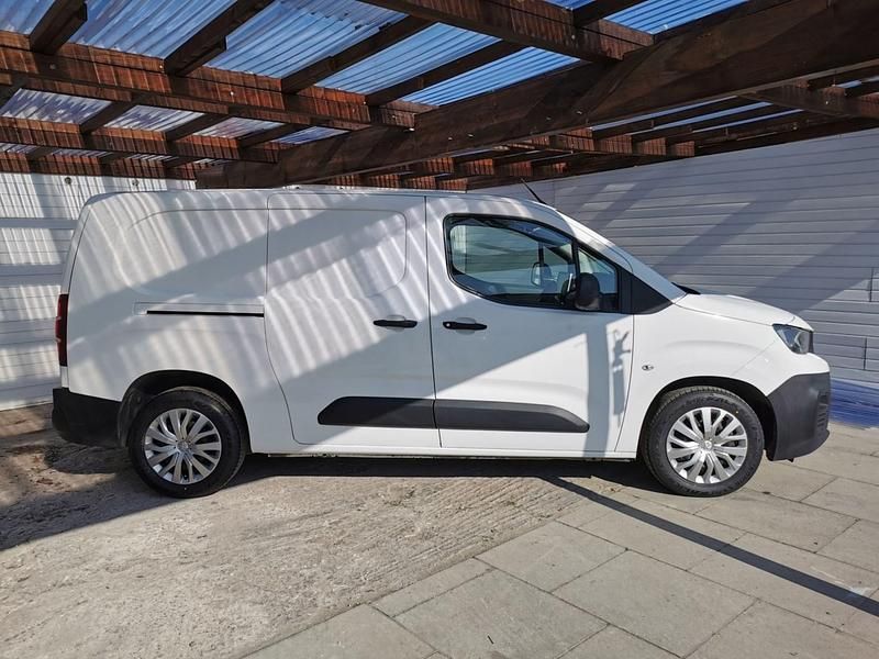 Used Peugeot Partner 2020 White MPV