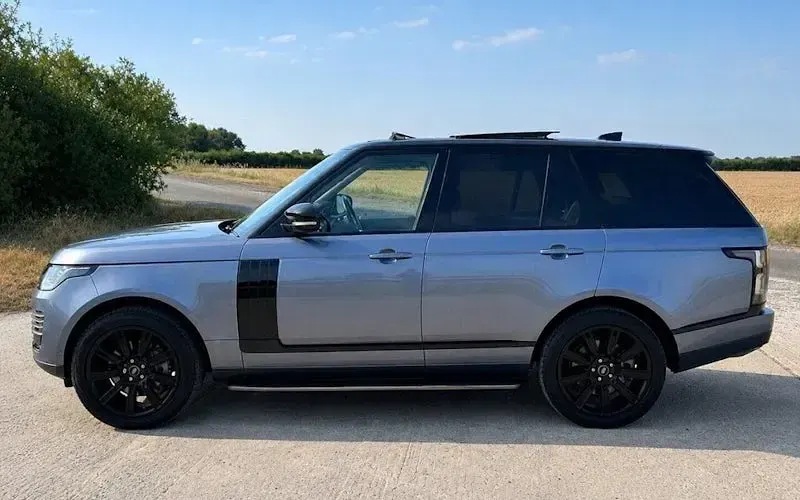 Used Land Rover Range Rover 404 HP (297 kW) 2021 Blue SUV