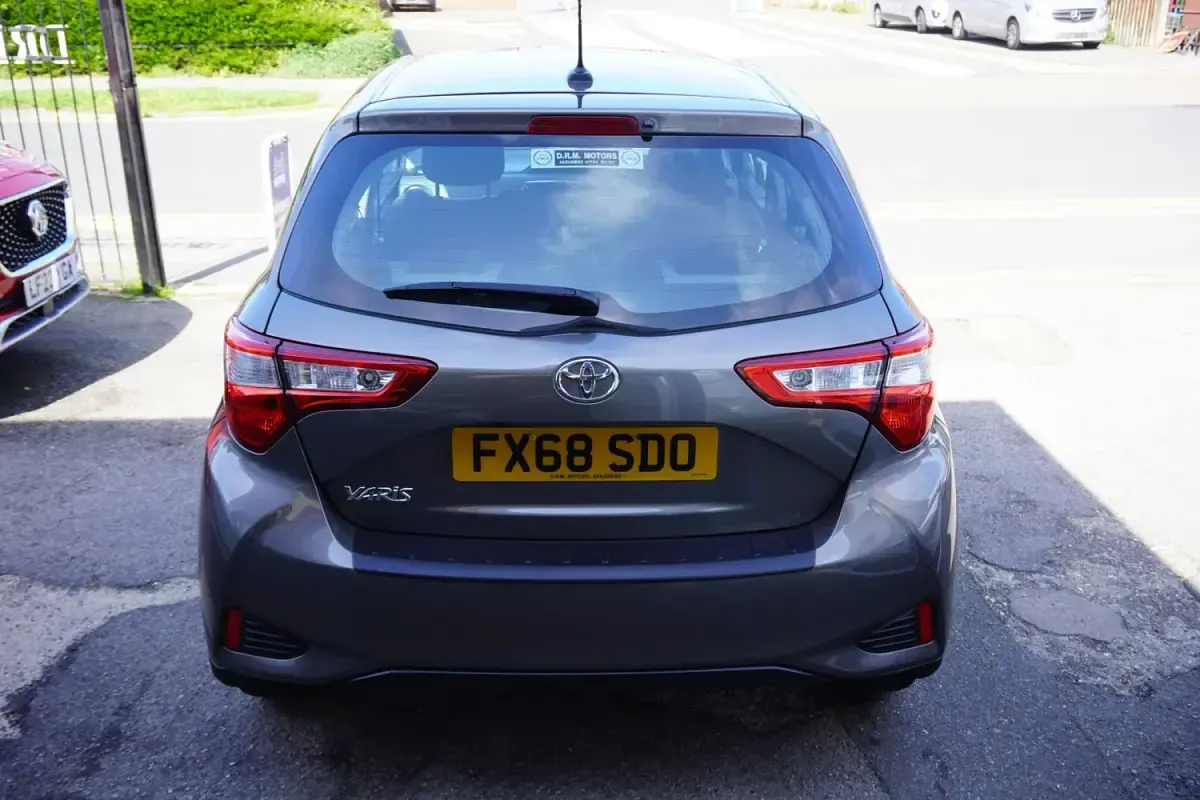 Używany Toyota Yaris 111 KM (81 kW) 2018 Brązowy Hatchback