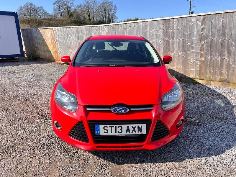 Używany Ford Focus Titanium 105 KM (77 kW) 2013 Czerwony Hatchback