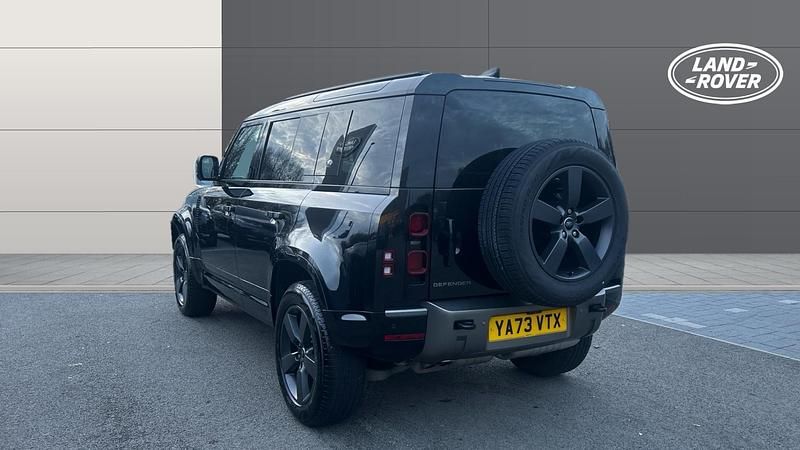Used Land Rover Defender HSE Dynamic 249 HP (183 kW) 2023 Estate