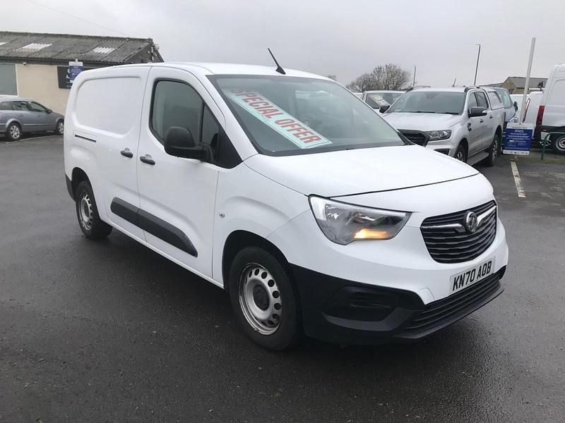 Used Vauxhall Combo Edition 100 HP (73 kW) 2020 White Van