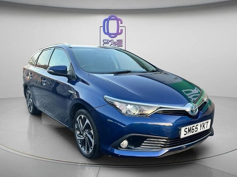 Blue Used 2015 Toyota Auris Hybrid Design Estate | £7,550 (Fair price) - Image 1/4
