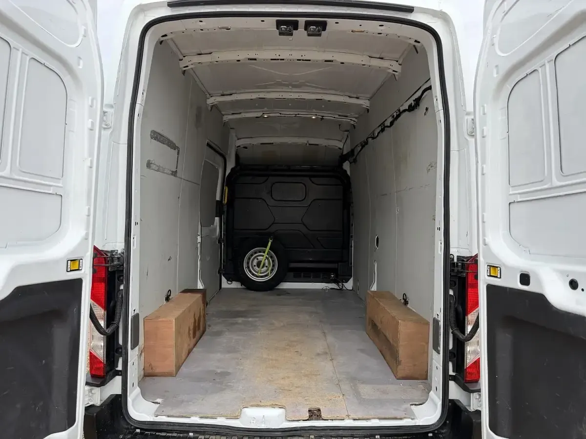 Used Ford Transit S 130 HP (95 kW) 2022 White Van