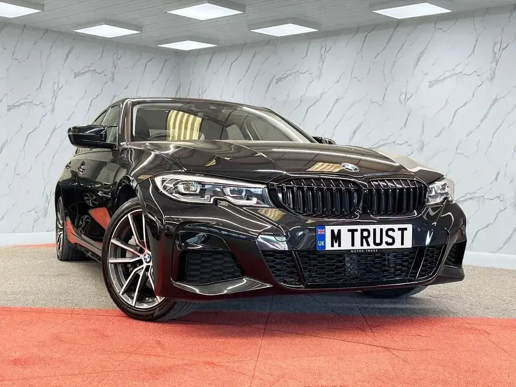 Usado BMW 330e Sport Line 292 HP (214 kW) 2020 Preto Sedan