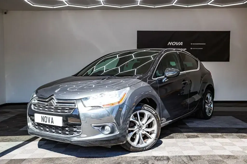 Usado Citroën DS4 160 HP (117 kW) 2014 Cinzento Citadino