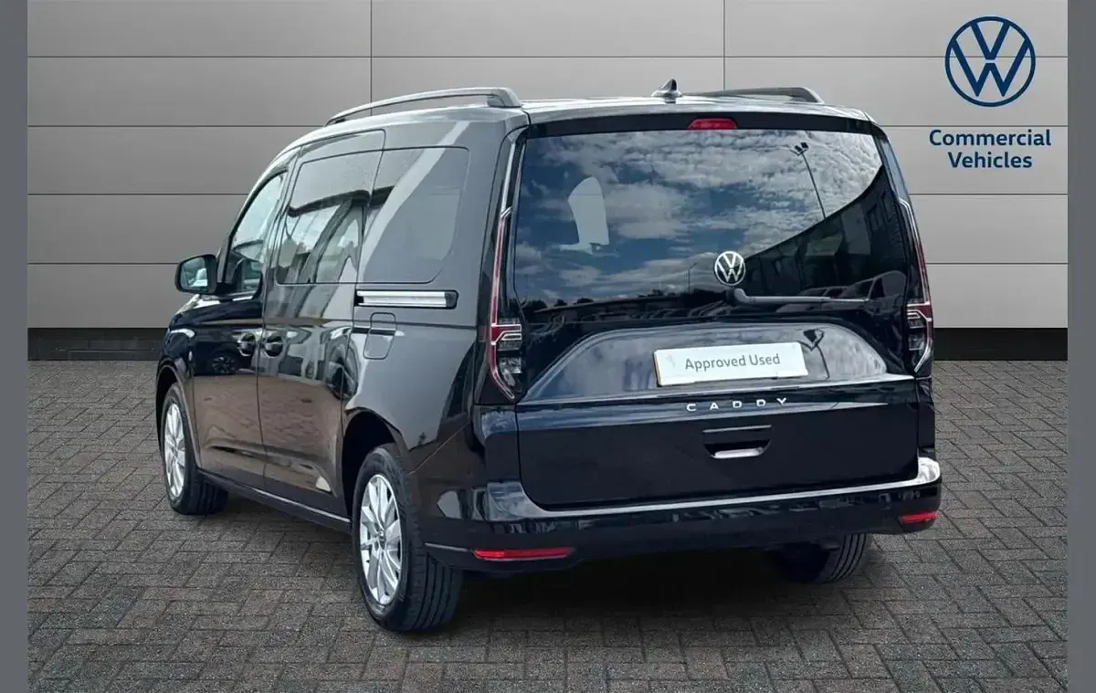 Used VW Caddy Maxi Life 122 HP (89 kW) 2025 Black MPV