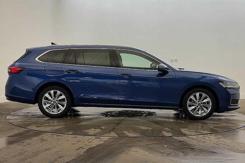 Used Skoda Superb SE Technology 147 HP (108 kW) 2025 Cobalt blue metallic Estate