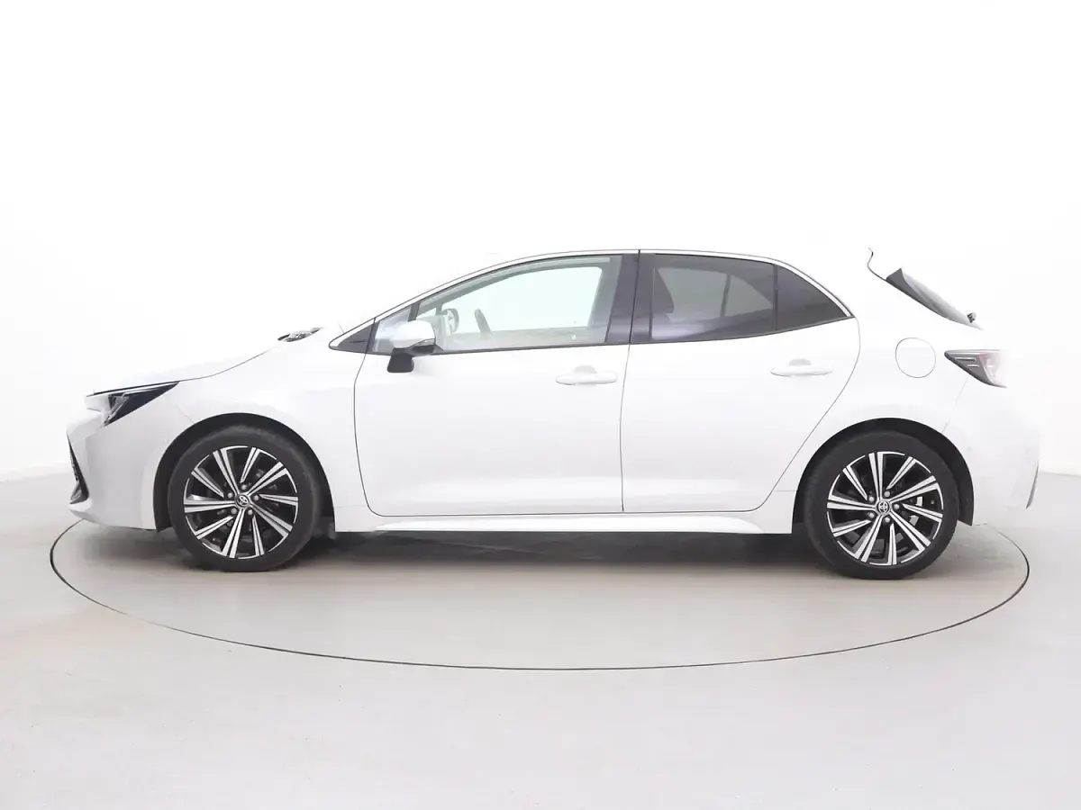 Used Toyota Corolla Design 2022 White Hatchback