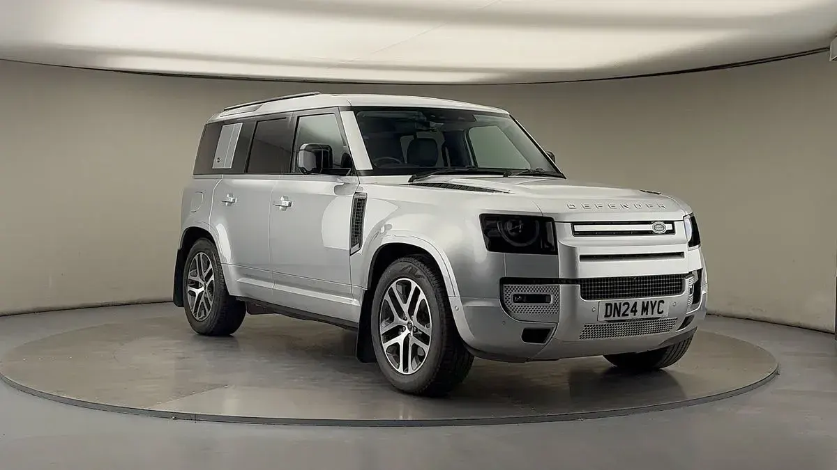 Used Land Rover Defender S 250 HP (183 kW) 2023 SUV