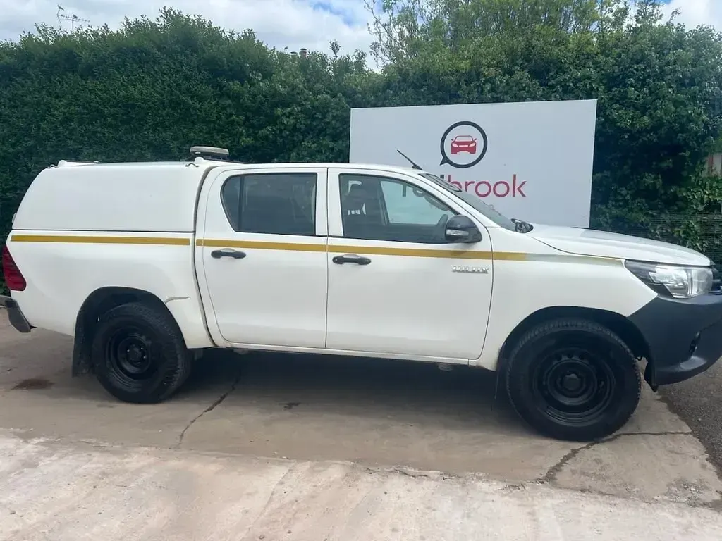 Begagnad Toyota HiLux Active 150 HK (110 kW) 2016 Vit Pickup