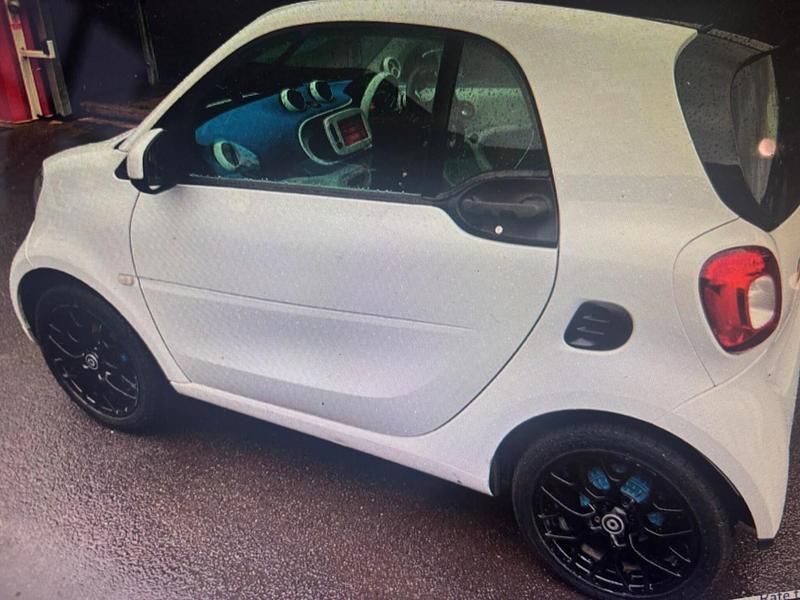 Used Smart ForTwo Coupé Premium 90 HP (66 kW) 2015 White Coupe