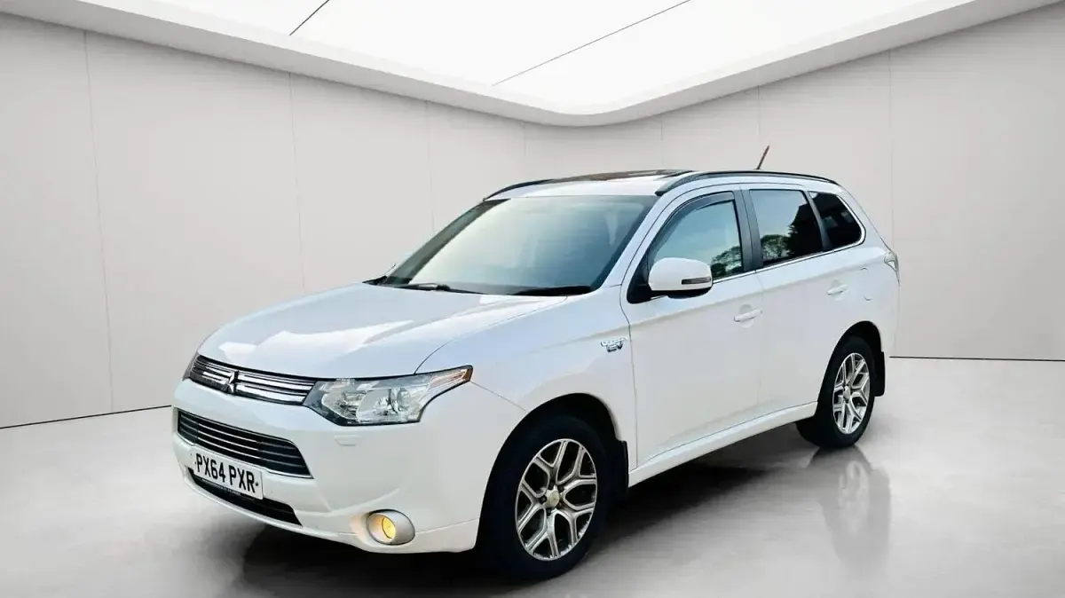 Used Mitsubishi Outlander P-HEV 2014 White Estate