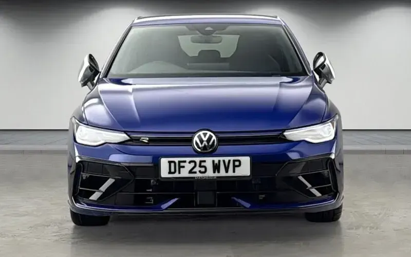 Used VW Golf VIII R 333 HP (244 kW) 2025 Lapiz blue Hatchback