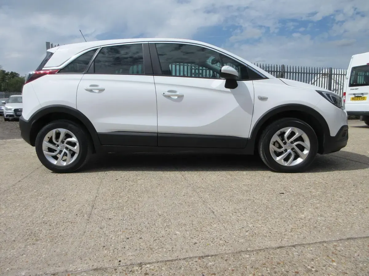Used Vauxhall Crossland X Business Edition 130 HP (95 kW) 2020 White SUV