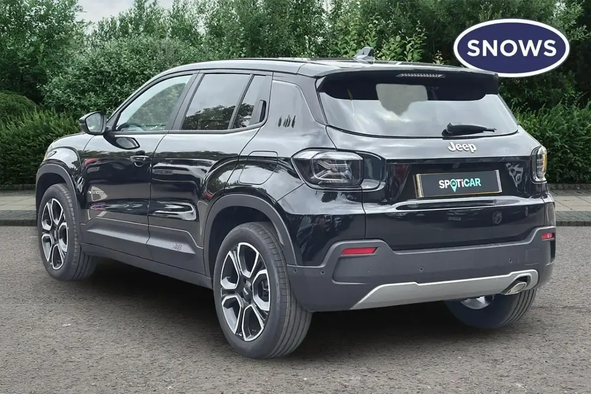 Ny Jeep Avenger Summit 100 HK (73 kW) 2025 Svart SUV
