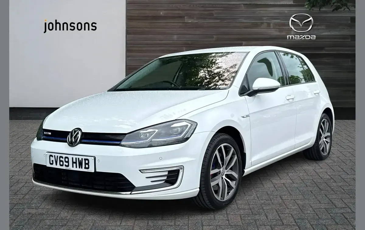 Begagnad VW e-Golf 97 kW (132 HK) 2019 Vit Halvkombi