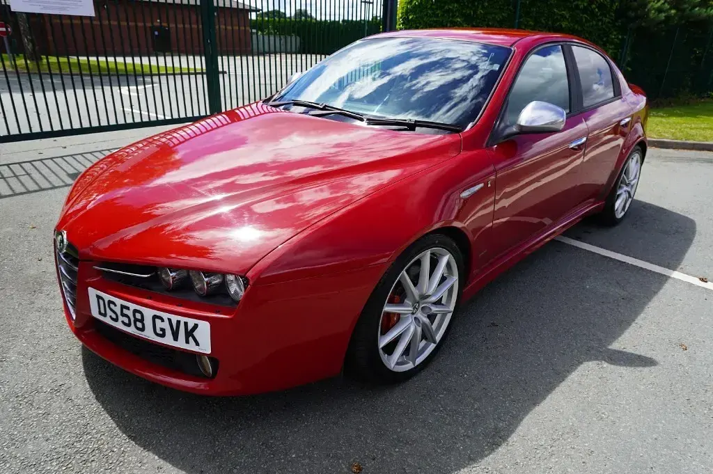 Used Alfa Romeo 159 260 HP (191 kW) 2008 Red Sedan