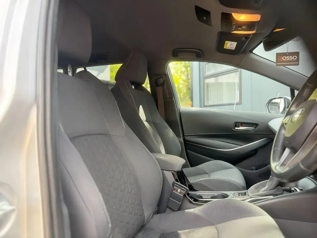 Used Toyota Corolla Design 122 HP (89 kW) 2019 Silver Estate
