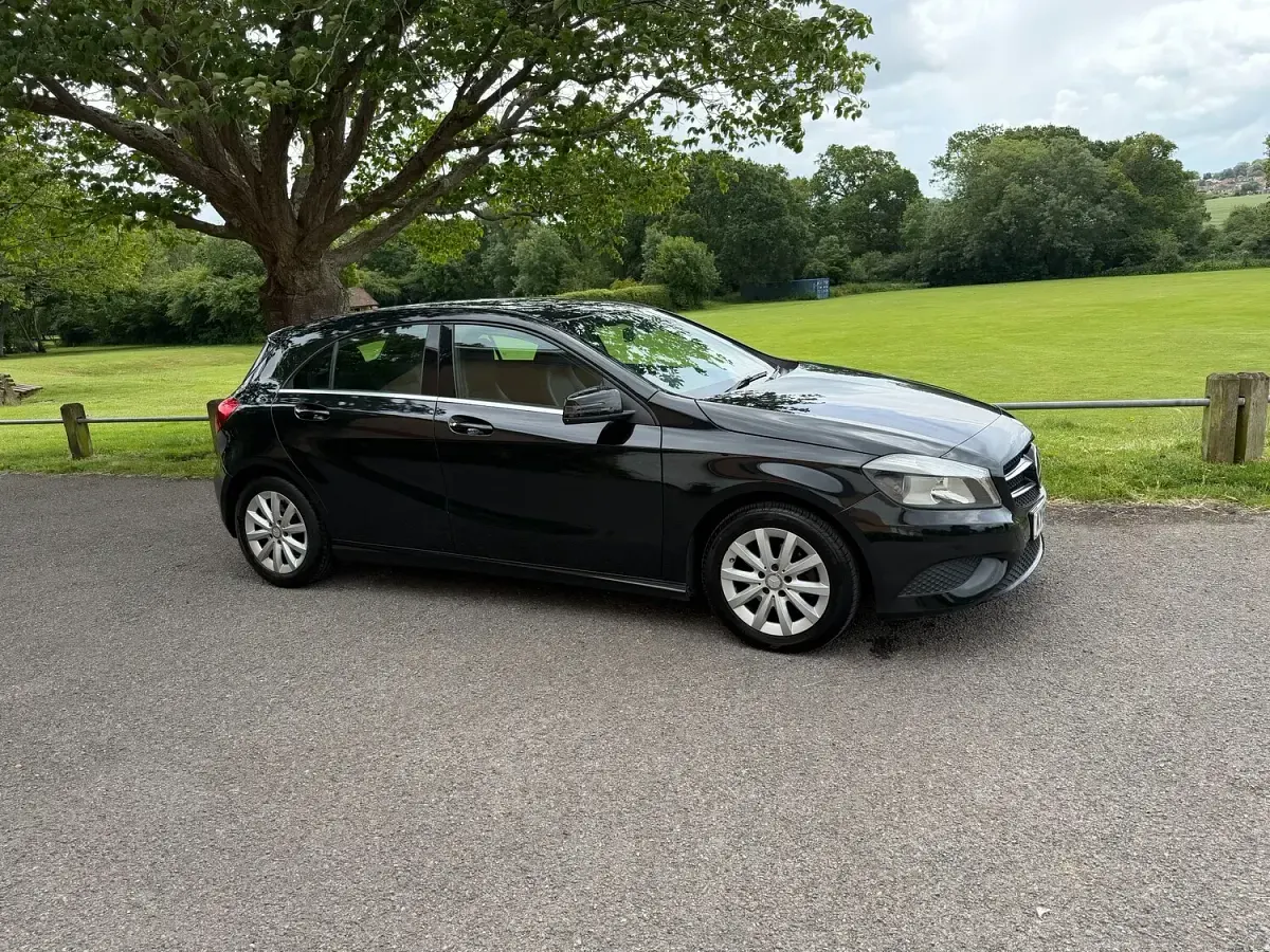 Used Mercedes A180 SE 109 HP (80 kW) 2015 Black Hatchback