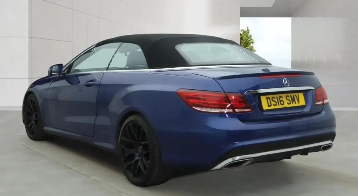 Begagnad Mercedes E220 AMG line 2016 Blå Cab