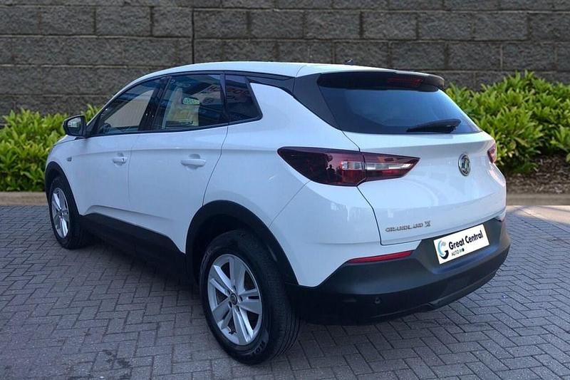 Used Vauxhall Grandland X S 130 HP (95 kW) 2019 White SUV