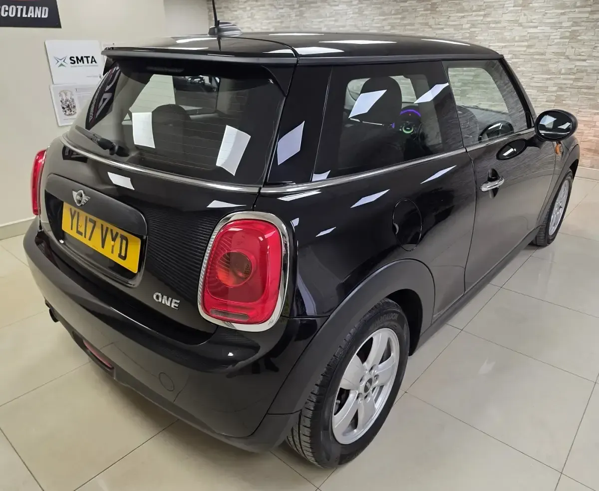 Używany Mini ONE Hatch 2017 Czarny Hatchback