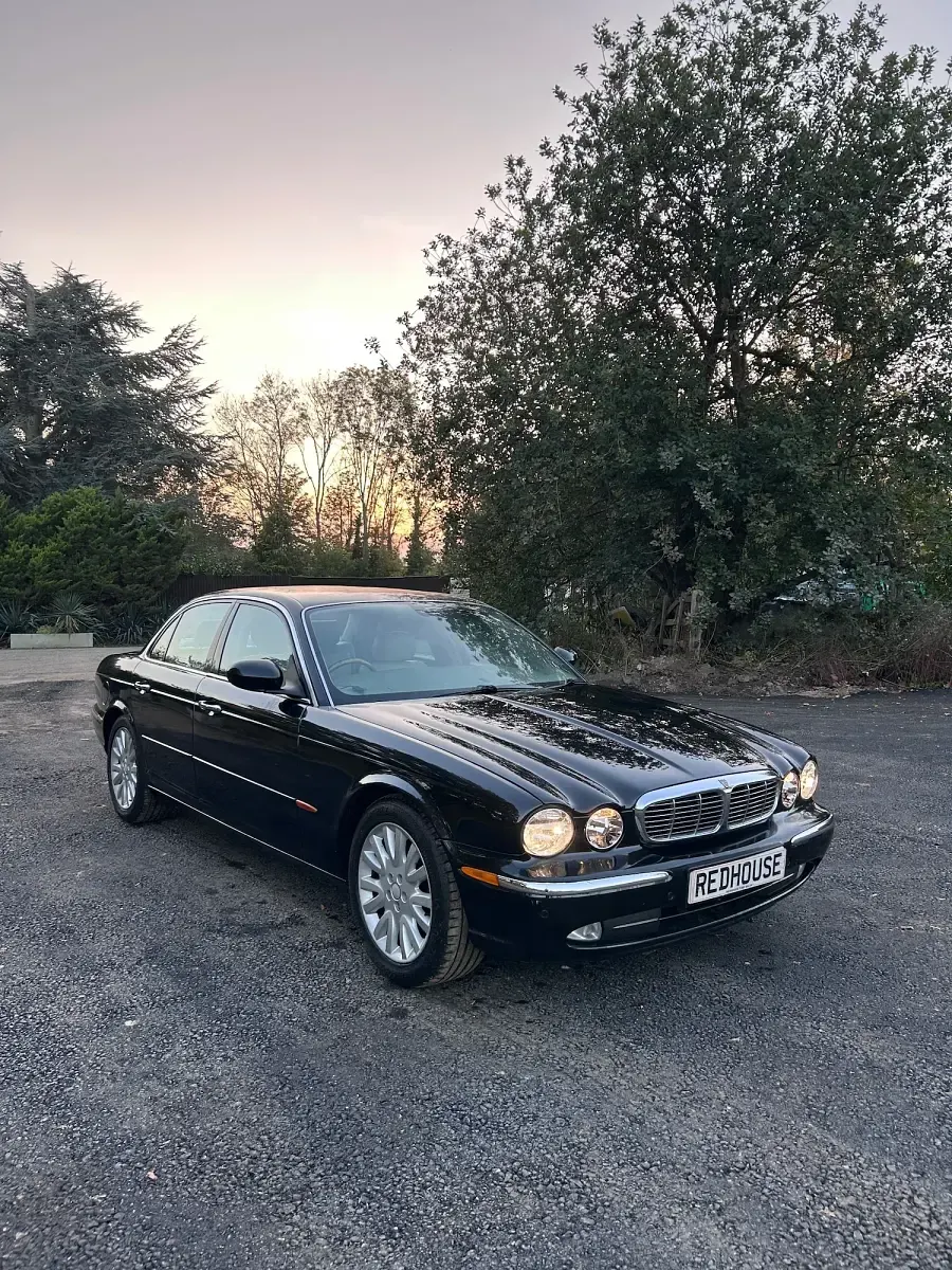 Used Jaguar XJ SE 2004 Black Sedan