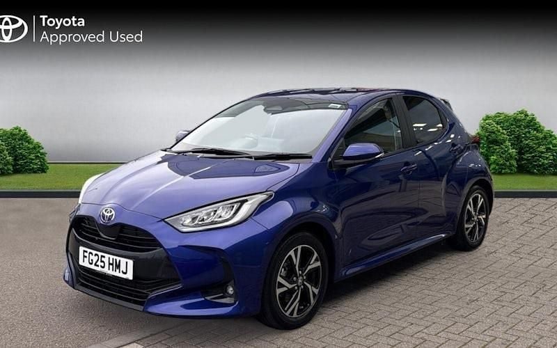 Used Toyota Yaris Hybrid Design 116 HP (85 kW) 2025 Juniper blue Hatchback
