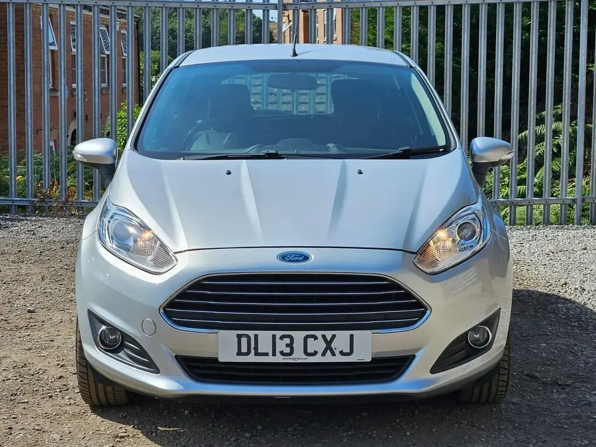 Used Ford Fiesta Zetec 73 HP (53 kW) 2013 Silver Hatchback