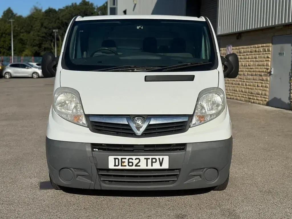 Used Vauxhall Vivaro 90 HP (66 kW) 2012 White MPV